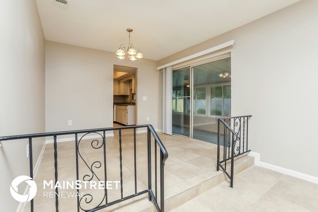 Building Photo - 605 Applewood Ave