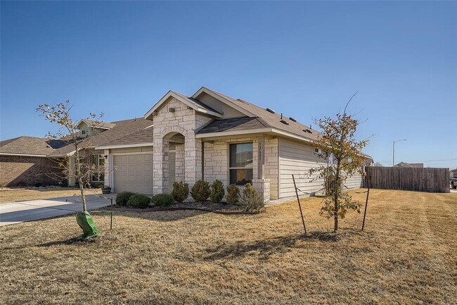 Building Photo - 12601 Carillon Way