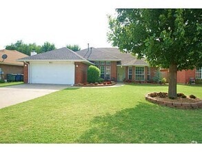 Building Photo - 921 Blue Ridge Dr