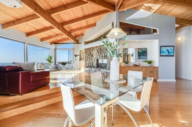 Building Photo - 470 Grey Whale