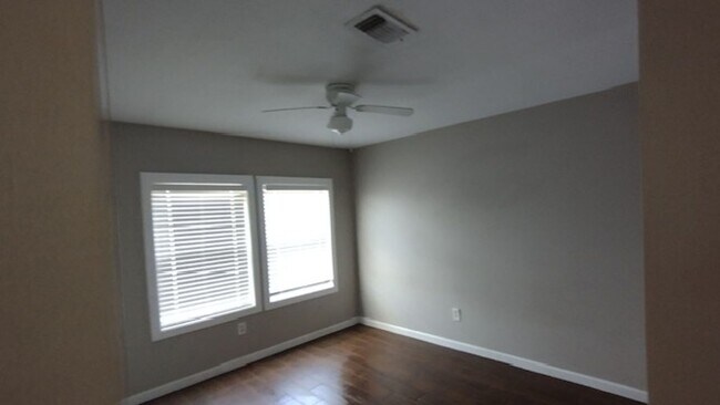 Foto del edificio - 933 Meadowlark Circle