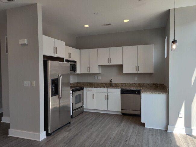 Building Photo - 2 Bedroom Unit in SouthEnd!!