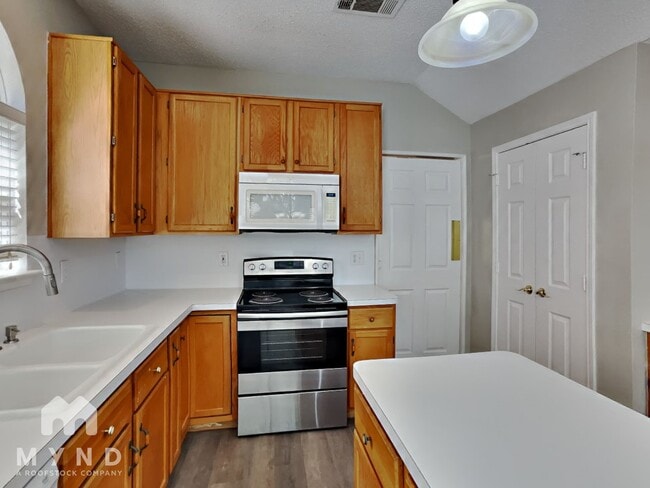 Building Photo - 2218 Red Maple Rd