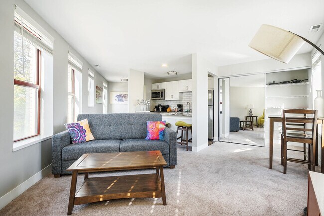 Foto del edificio - 615 N East St