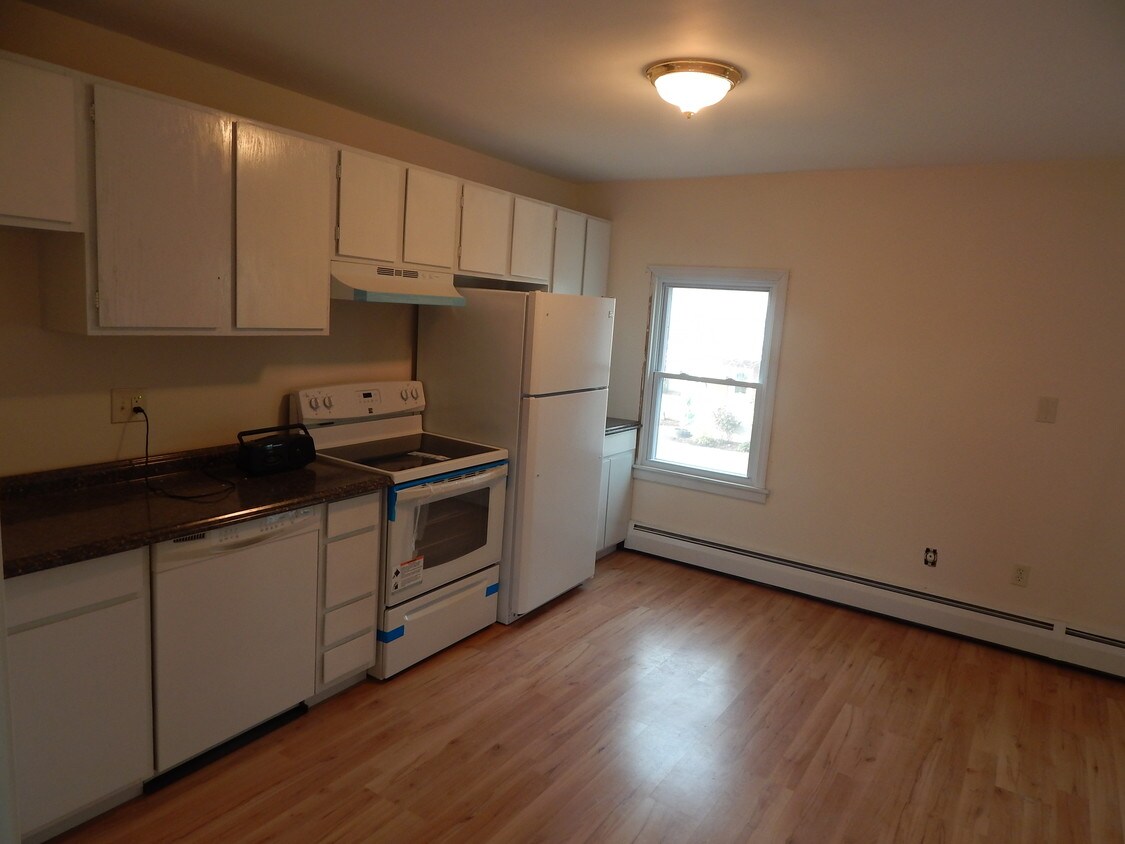 Primary Photo - 36 Poquonock Ave