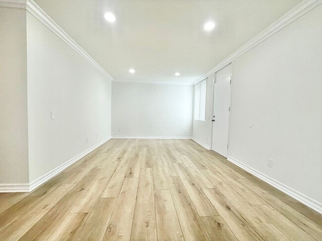 Foto del edificio - 6060 Fulton Ave