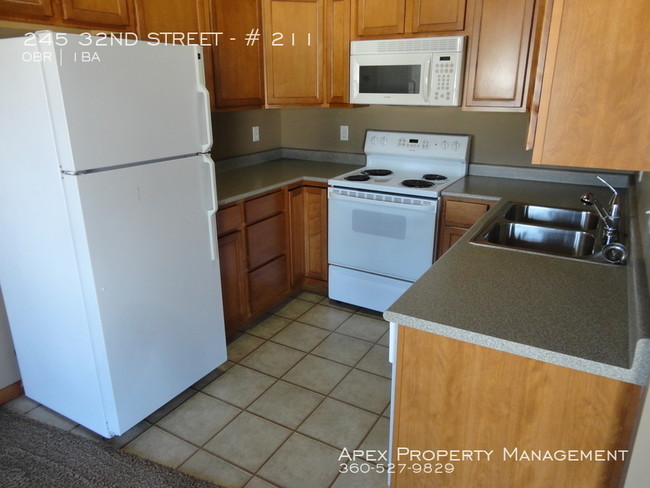 Foto del edificio - NEAR WWU - Stoneway Apartments