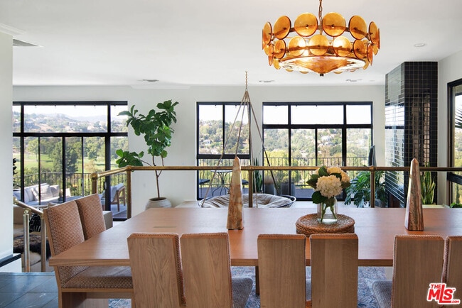 Building Photo - 4661 Bedel St