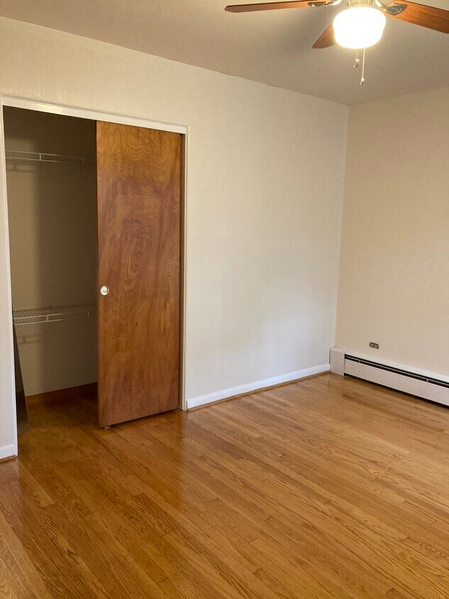 Foto principal - 6757 N Avers Ave