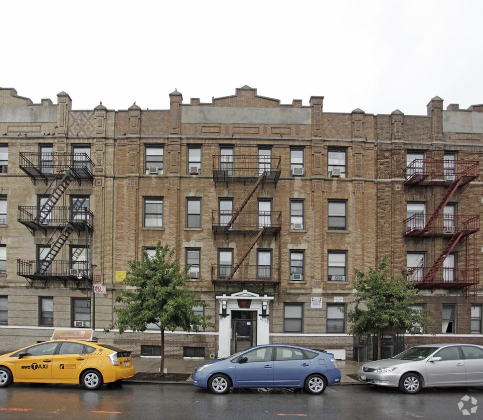 Building Photo - 41-07 28th Ave