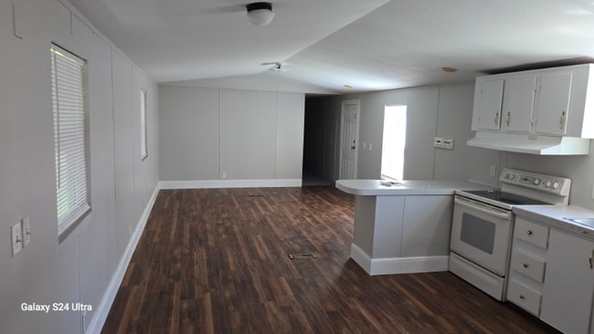 Building Photo - 906 FM247