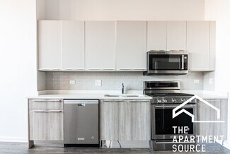 Building Photo - 930 W Dakin St