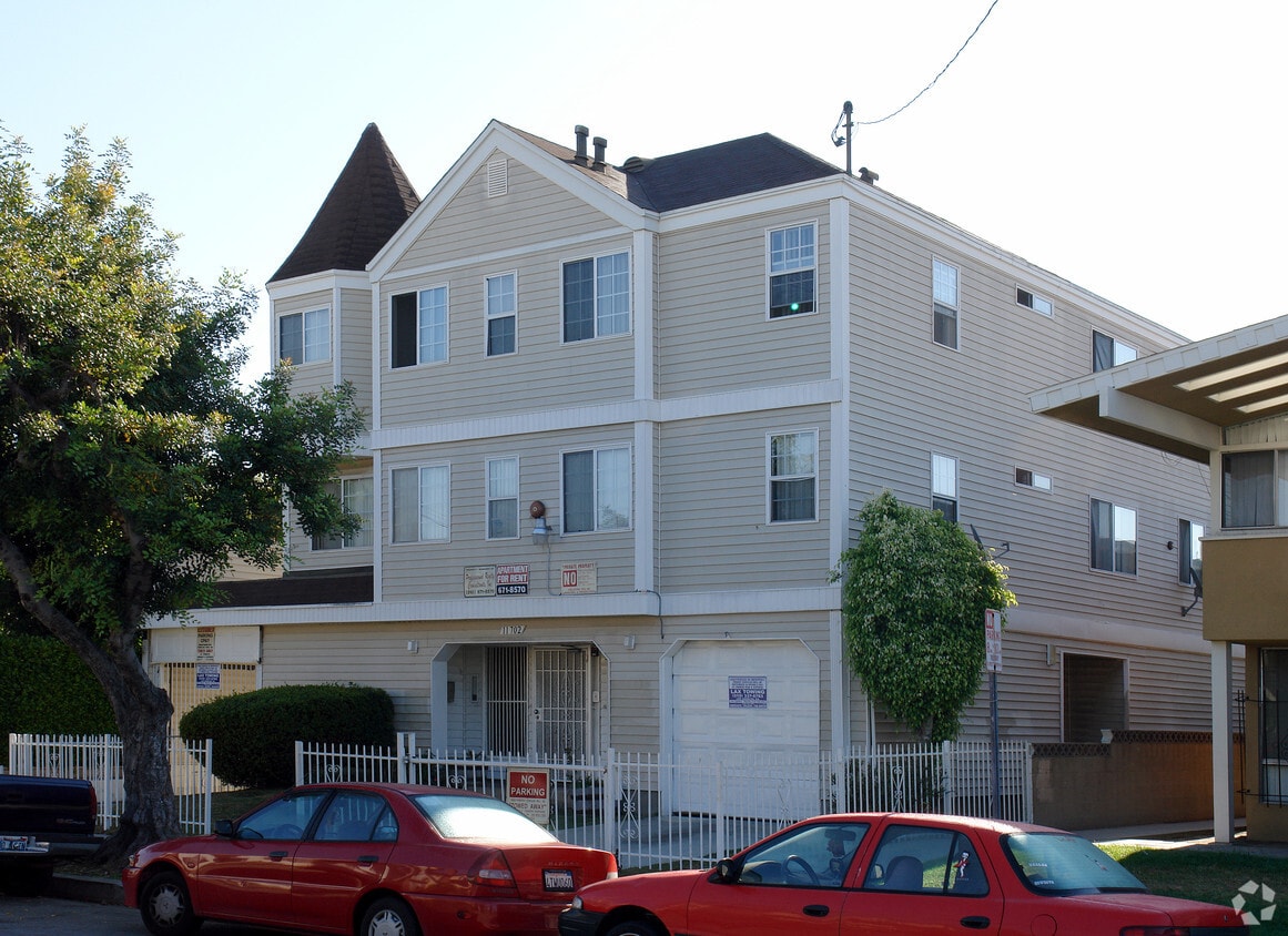 Building Photo - 11702 Oxford Av