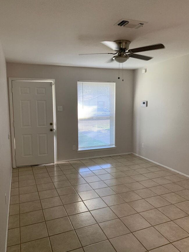 Foto del edificio - AVAILABLE NOW!!! Lovely 3 bedroom, 1 bath ...