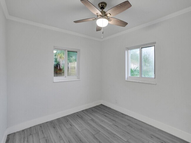 Building Photo - Gorgeous New 3 bedroom 2  bath - one Story home in Oakland Park
