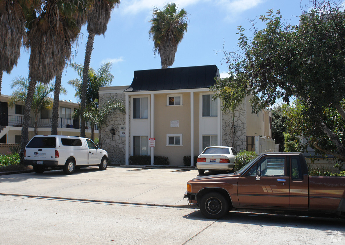 Building Photo - Reed Avenue Apartments