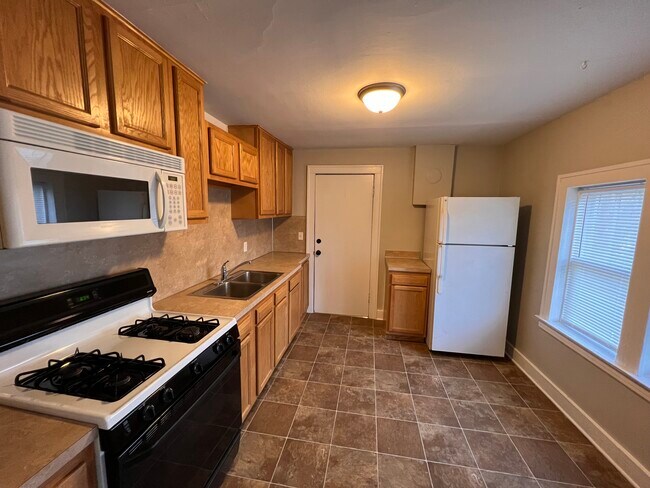 Foto del edificio - 810 Leonard St NE