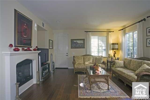 Building Photo - 63 Wonderland