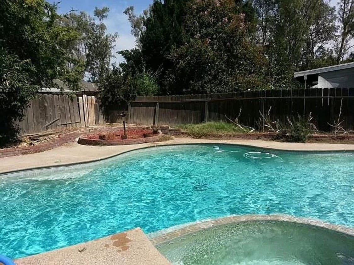 Building Photo - Do Not Disturb The Tenant!