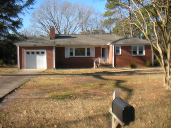 Building Photo - 5237 S Lake Rd