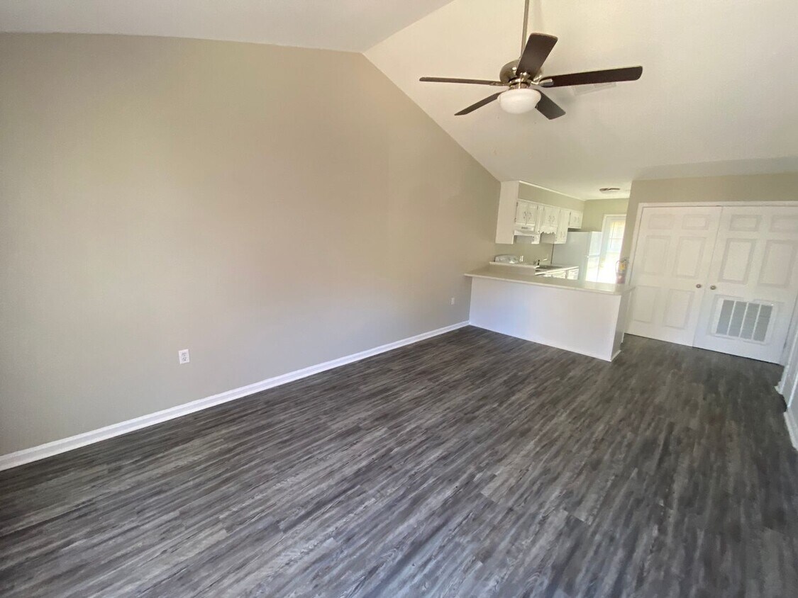 Primary Photo - 230 Lanier Drive #45