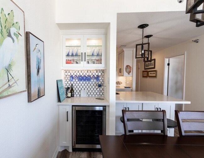 Building Photo - 7700 Seawall Blvd