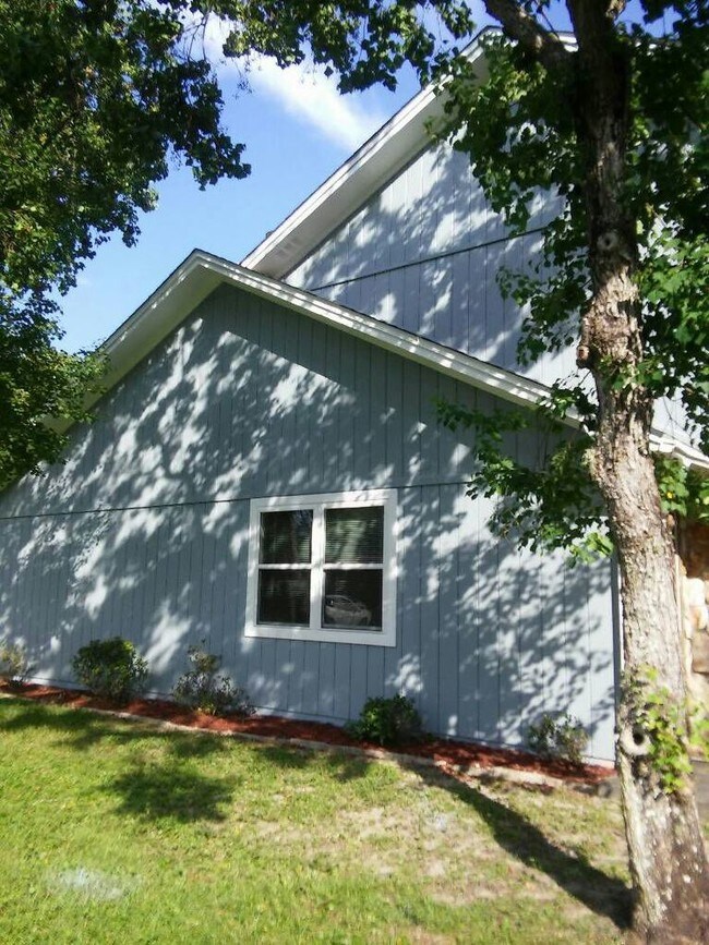 Building Photo - Callaway