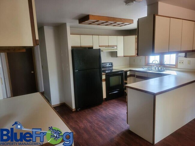 Foto del edificio - 2435-2437 Remington Rd