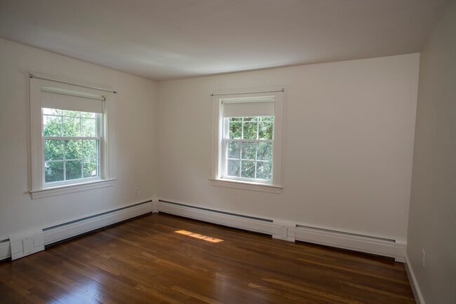 Building Photo - 159 Thoreau St