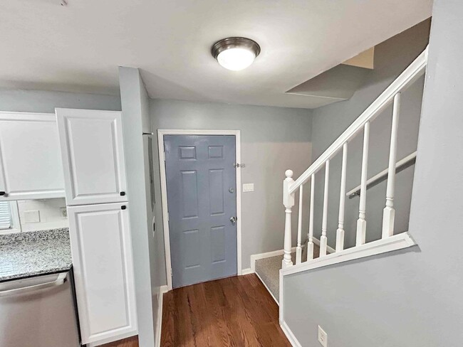 Building Photo - Spacious 2 BR/2.5 BA Townhome in Marietta ...