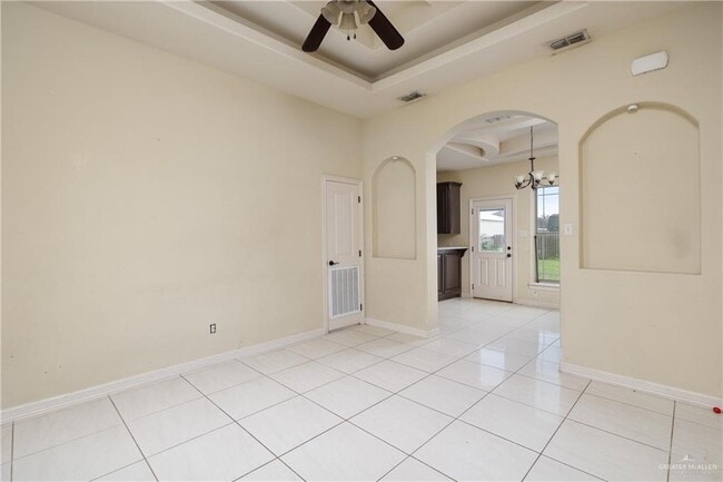 Building Photo - 206 Caramel Dr