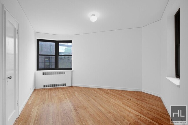 Building Photo - 62 Leroy St
