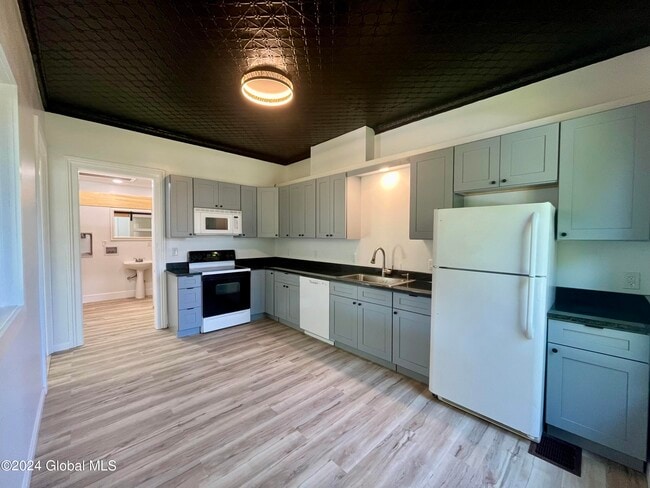 Building Photo - 53 S Park St