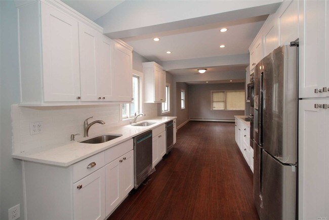 Building Photo - 851 Glen Dr