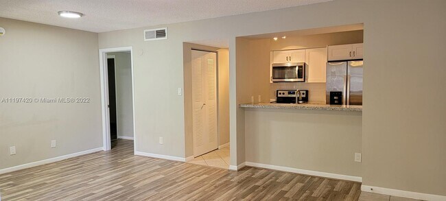 Foto del edificio - 540 S Park Rd