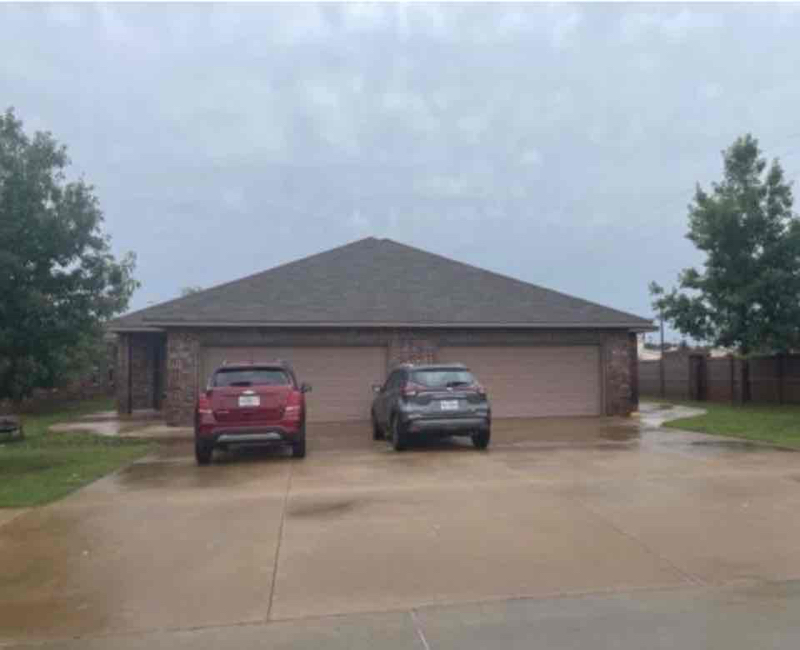 Foto principal - 332 N Bronco Way