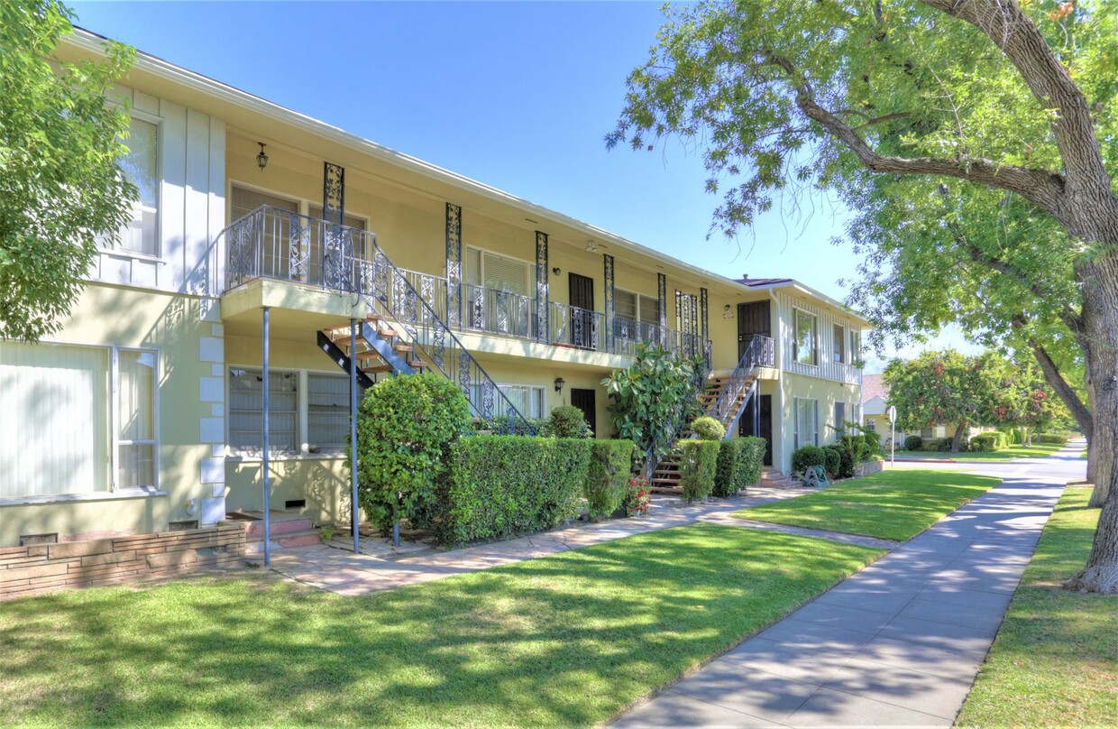 Foto principal - SUNNY TWO BEDROOM ONE BATH Apartment ***