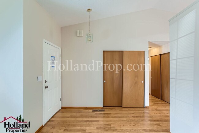 Foto del edificio - Beautiful Single-Level Home in a Prime Loc...