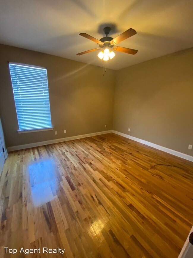 Building Photo - 2 br, 2.5 bath House - 200 Lake View Unit A