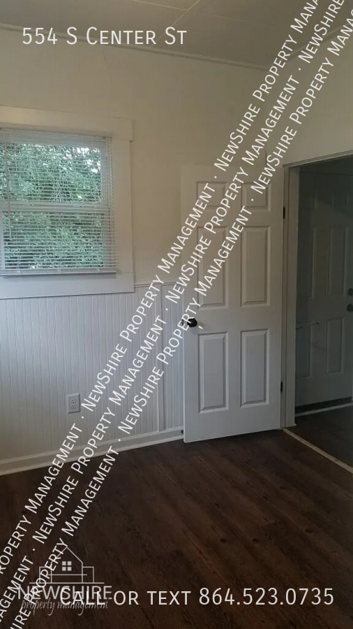 Foto del edificio - 554 S Center St