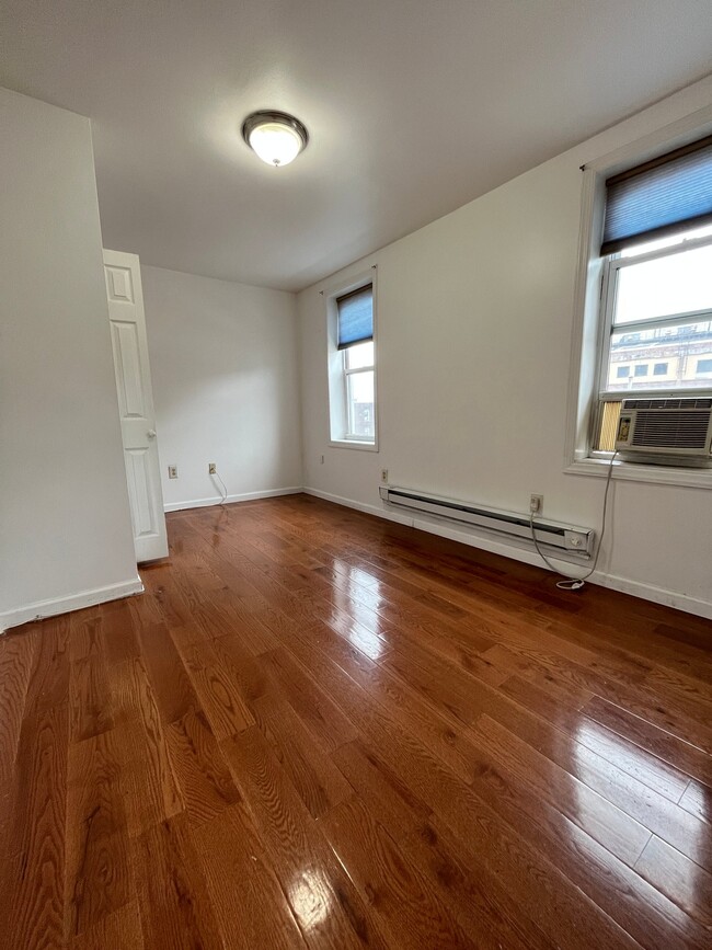 Building Photo - 1412 Ellsworth St