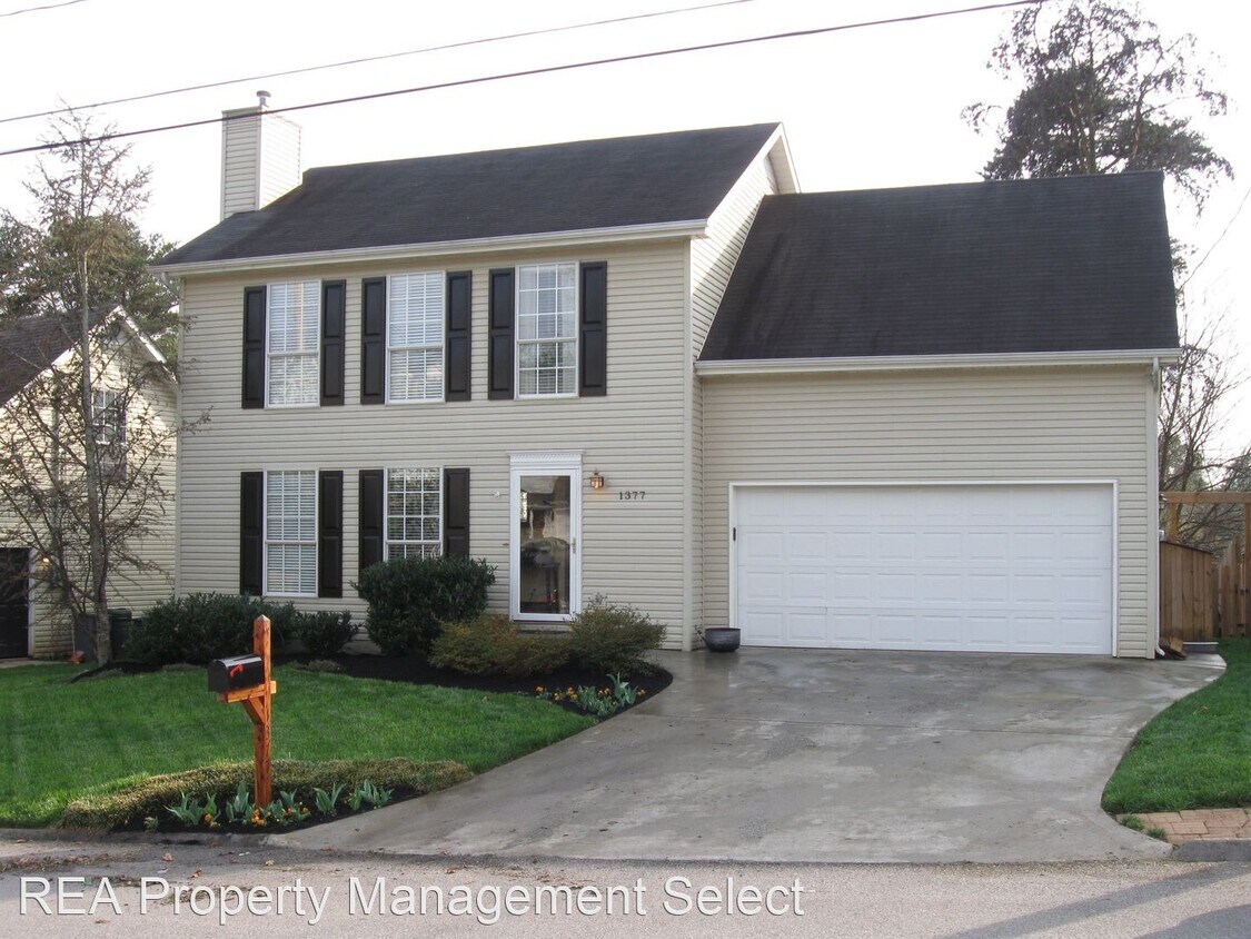 4 br, 2.5 bath House 1377 Woodridge Drive House Rental in Knoxville