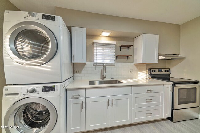 Building Photo - 5206 W Ocotillo Rd