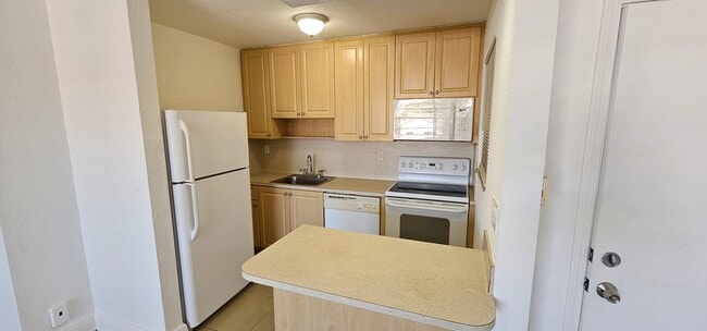 Building Photo - 110 SE 2nd St