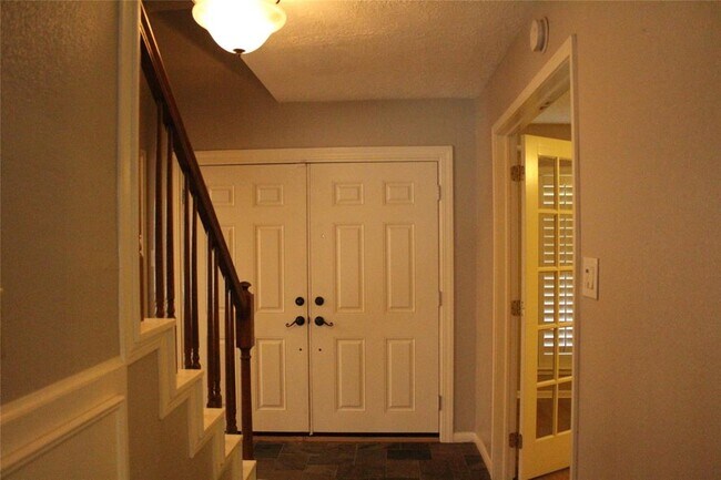 Building Photo - 16338 Clearcrest Dr