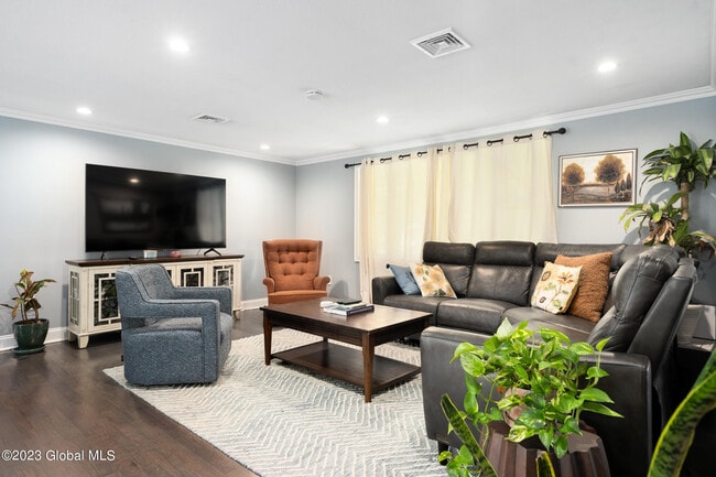 Building Photo - 1 Laurie Ln