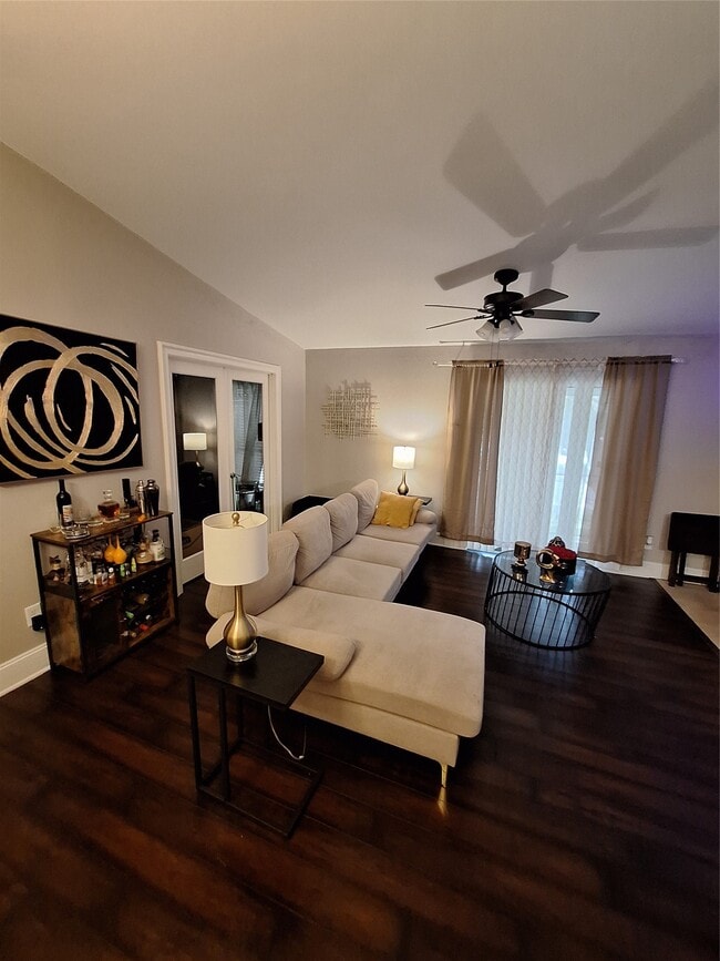 Foto del edificio - 2425 Augusta Dr