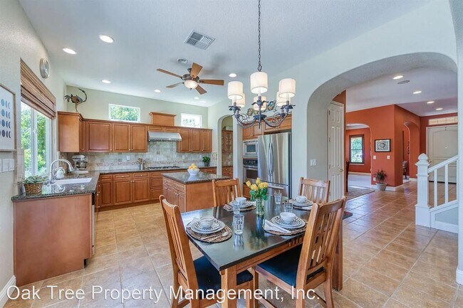 Foto del edificio - 4 br, 3.5 bath House - 3381 Serena Avenue