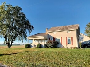 Building Photo - 7155 Olivesburg-Fitchville Rd