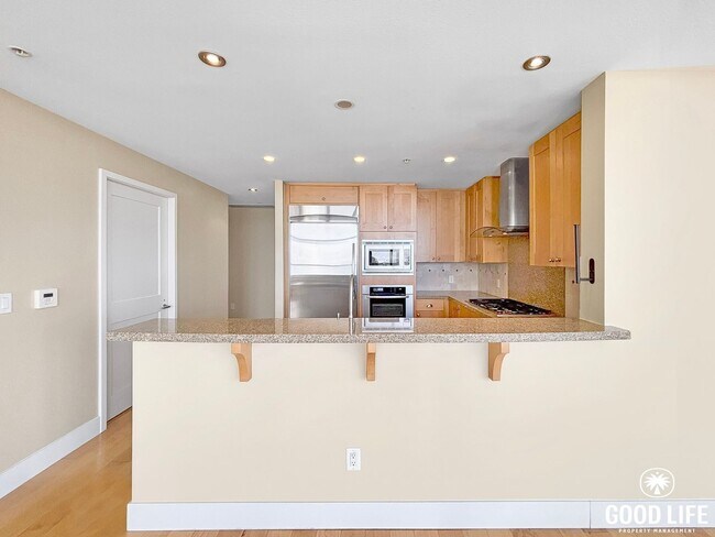 Building Photo - Beautiful 2BD/2BA + Den Condo in Downtown ...
